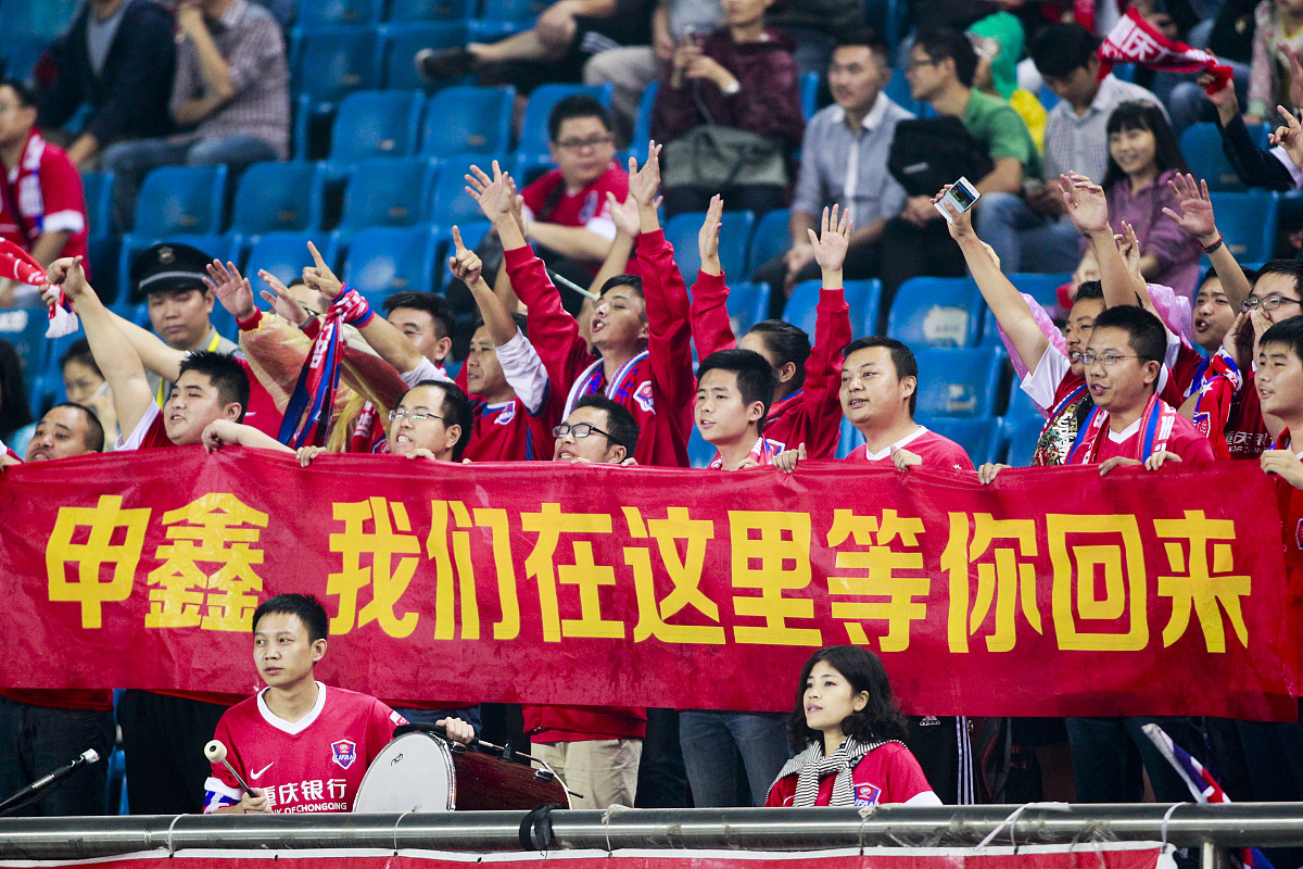 热门球队交锋，全力以赴争夺胜利