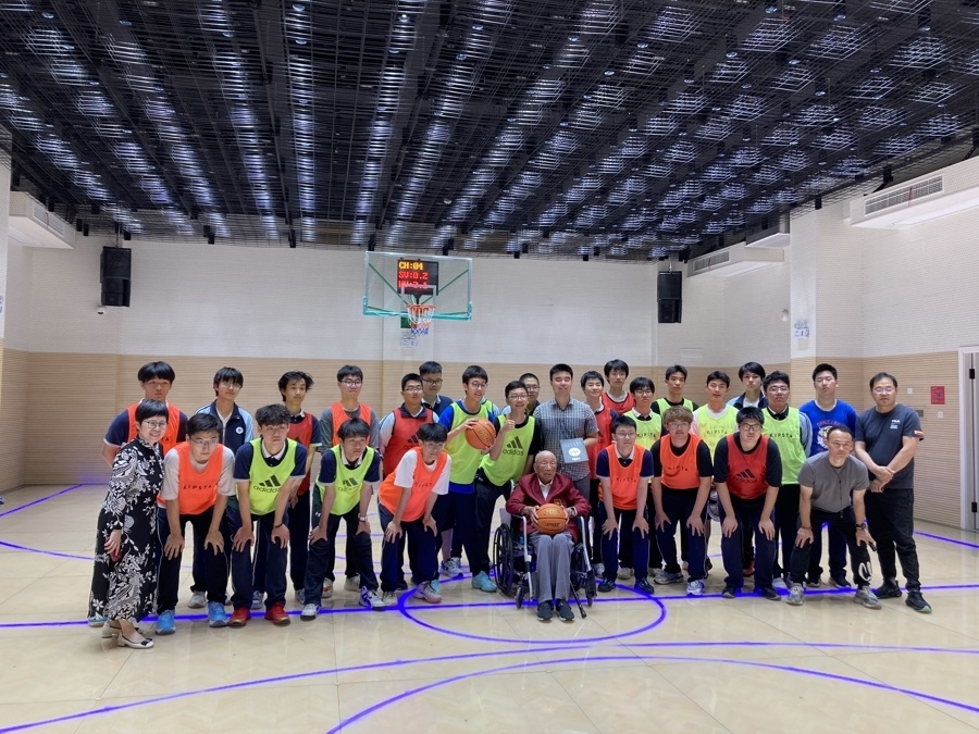 篮球名宿回归助阵球队，传授宝贵经验的简单介绍