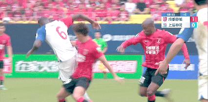 中超比赛裁判因判罚争议遭球迷疯狂吹