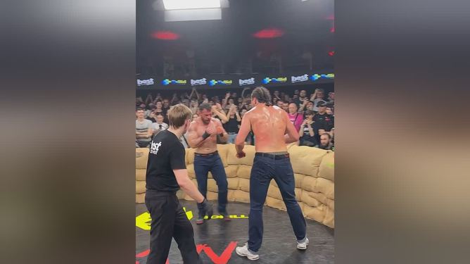 俄罗斯拳击冠军技高一筹，积极出击的简单介绍