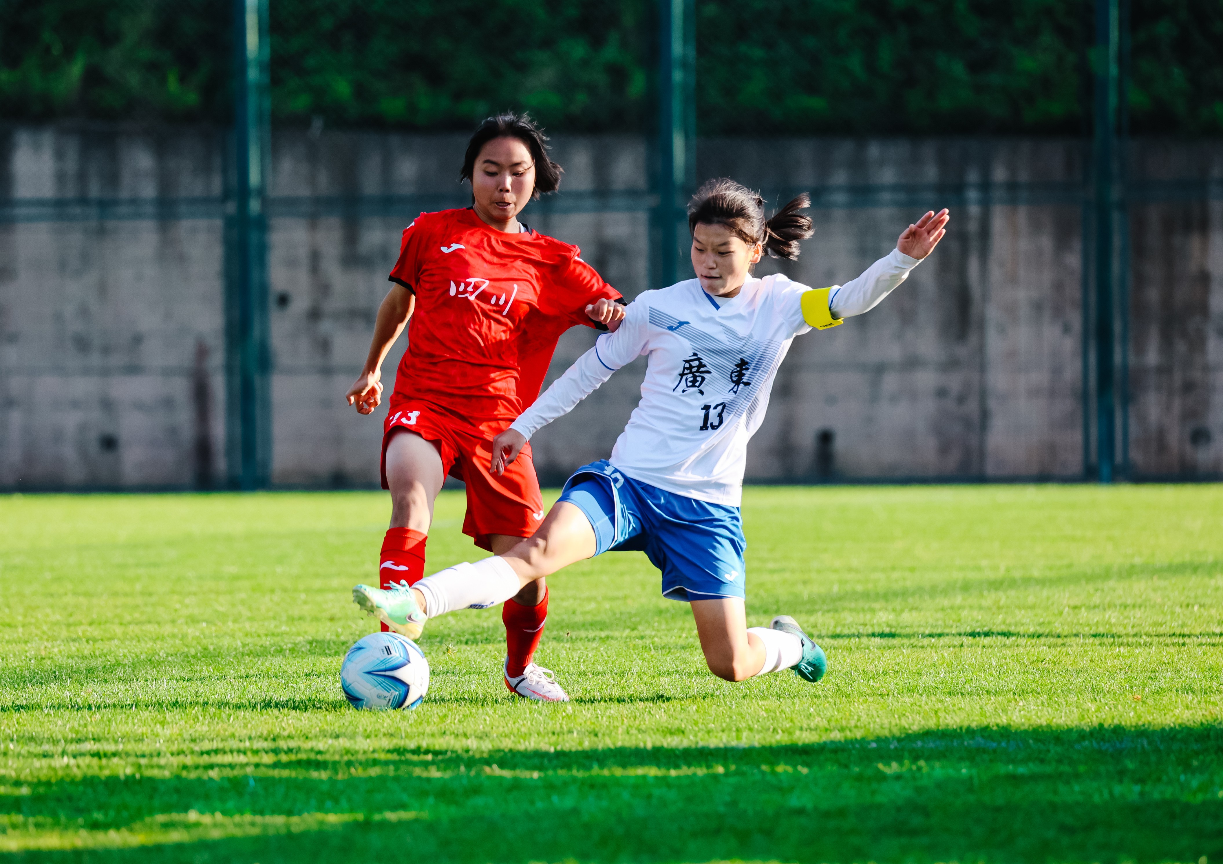 包含感人瞬间：女足热情对决激动的词条