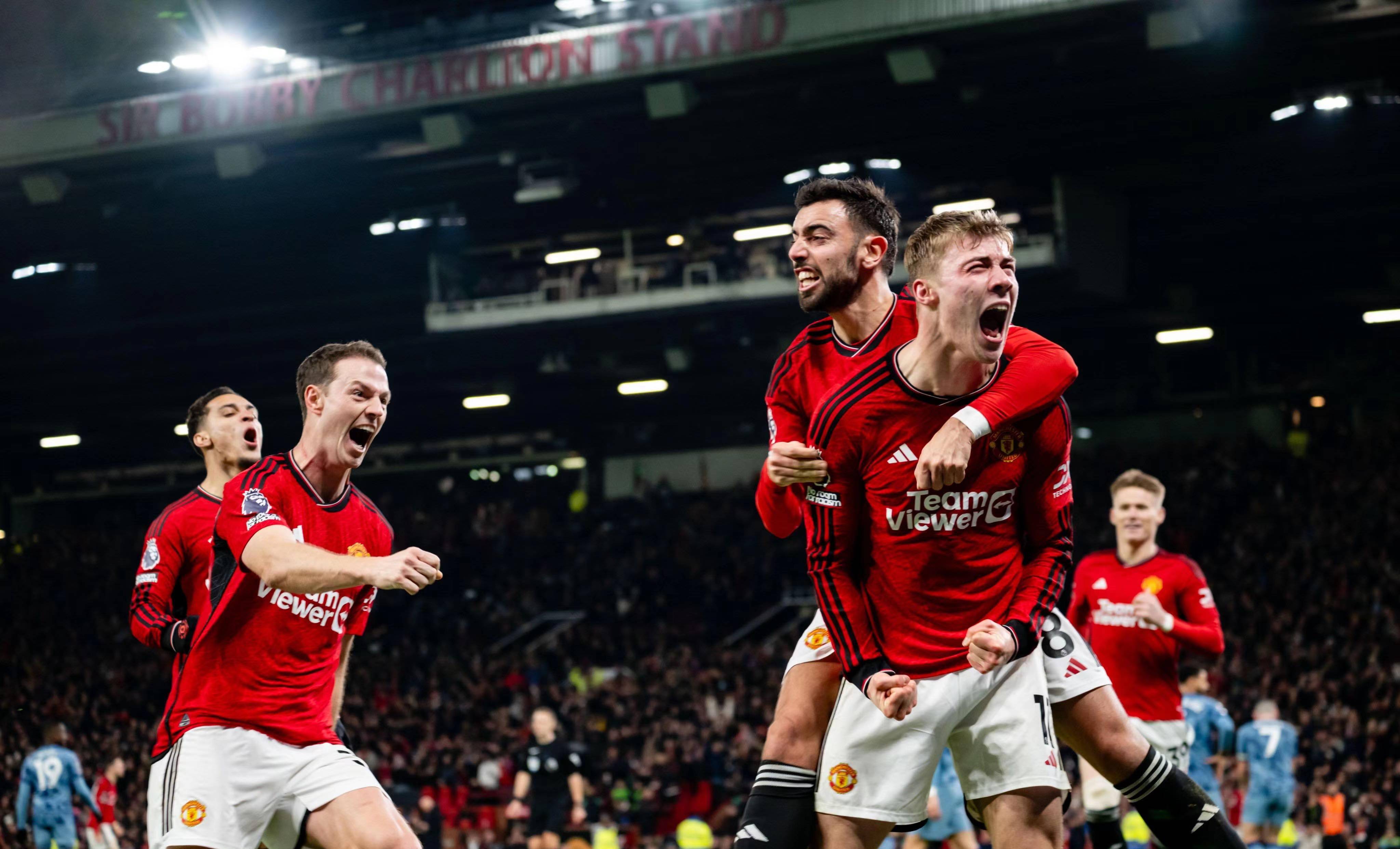 曼联恐遭前锋受伤，队内状况堪忧