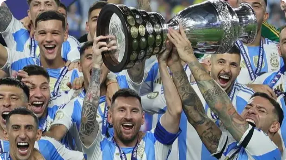 阿根廷队南美美洲杯夺冠，梅西大放异彩