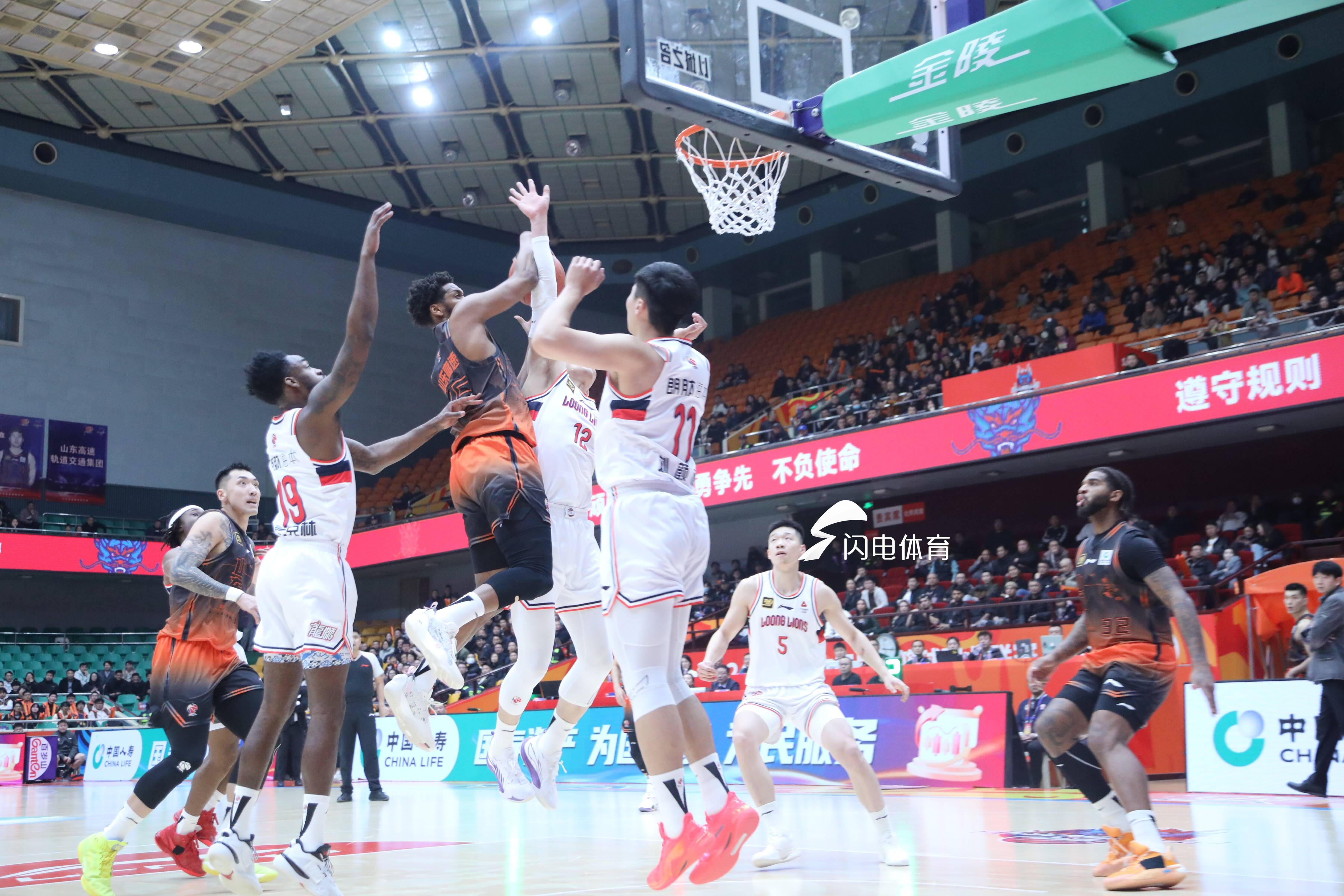 江苏男篮客场不敌，山东男篮势如破竹
