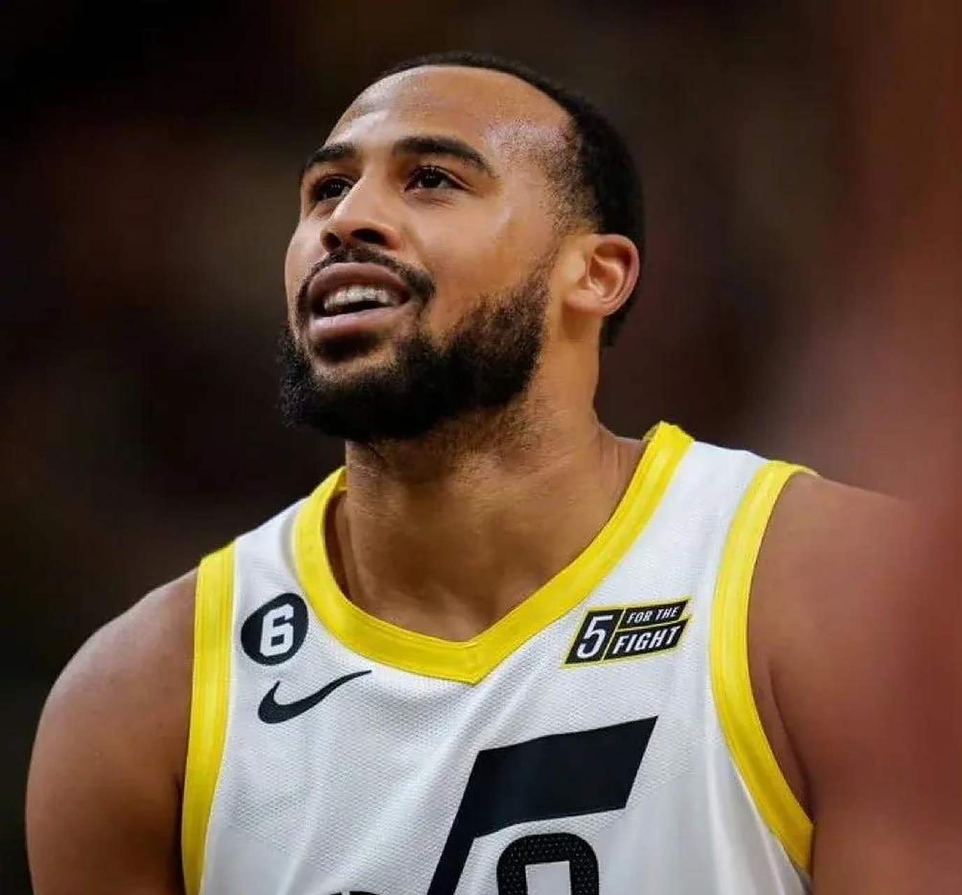 爵士战胜马刺，稳坐榜首