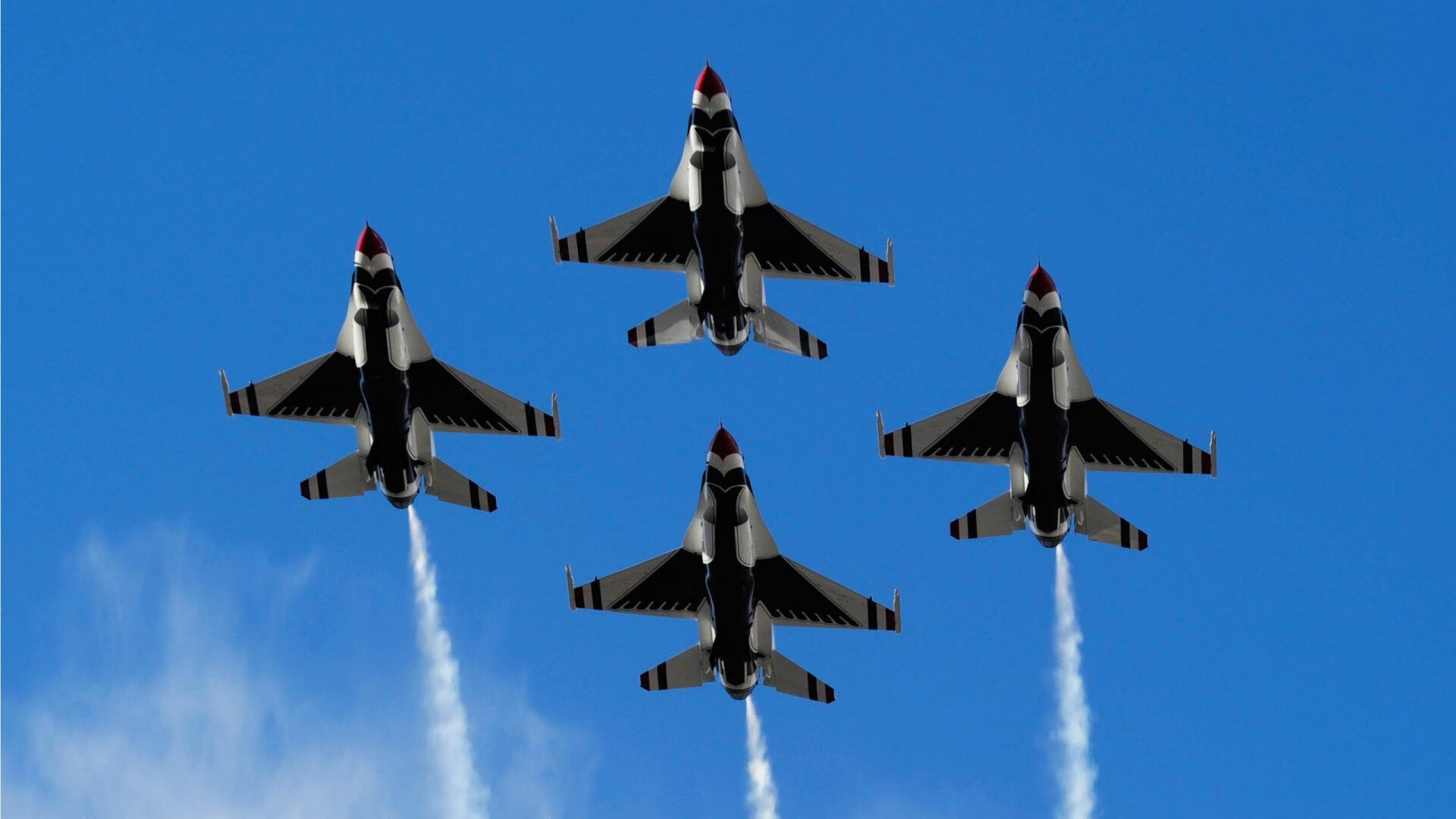 米切尔连珠炮轰穿防线，鹈鹕铁索阵绞杀魔术