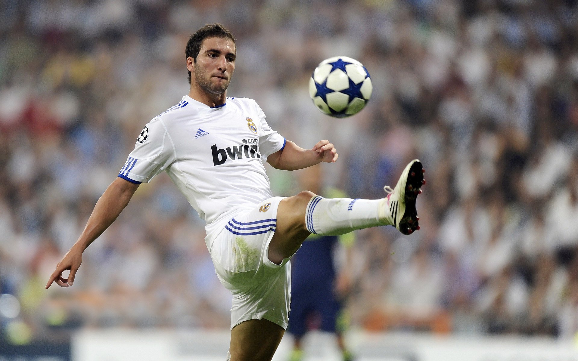 莱奥全程高能输出,贝蒂斯对阵曼联的绿茵盛宴