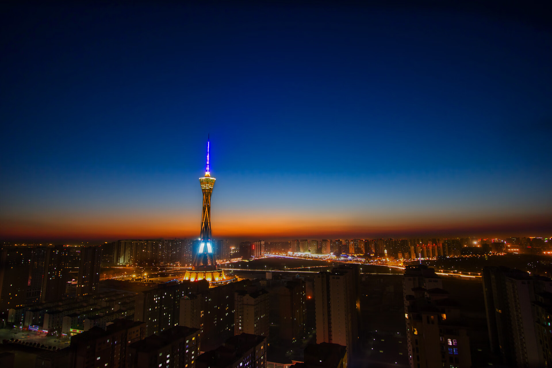 楚阿梅尼爆发点燃巴黎之夜,法国队鏖战阿尔及利亚谱写绿茵传奇