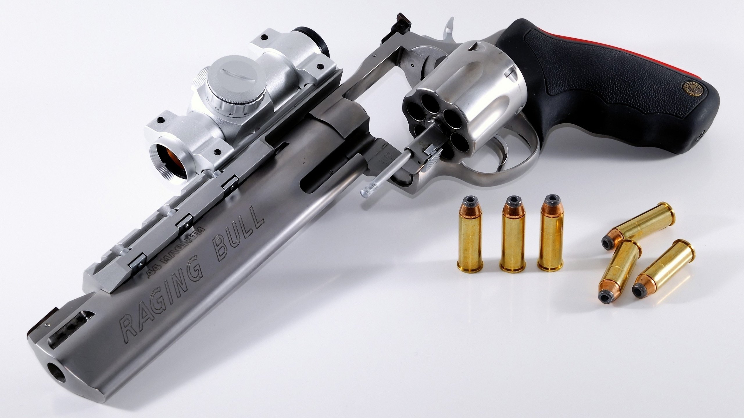 绝杀烽火映照绿茵,伊萨克硬仗之王铸就传奇